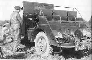 camionnette LATIL M1BR, treuil de ballon d'aérostation, en position de larguer.
