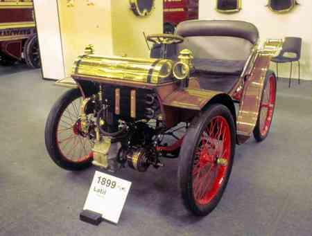 Voiture LATIL, 1899. Traction avant.