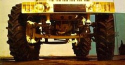 Tracteur TL73, garde au sol importante.
