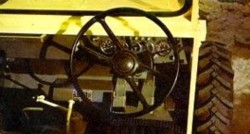 Tracteur TL73, poste de conduite.